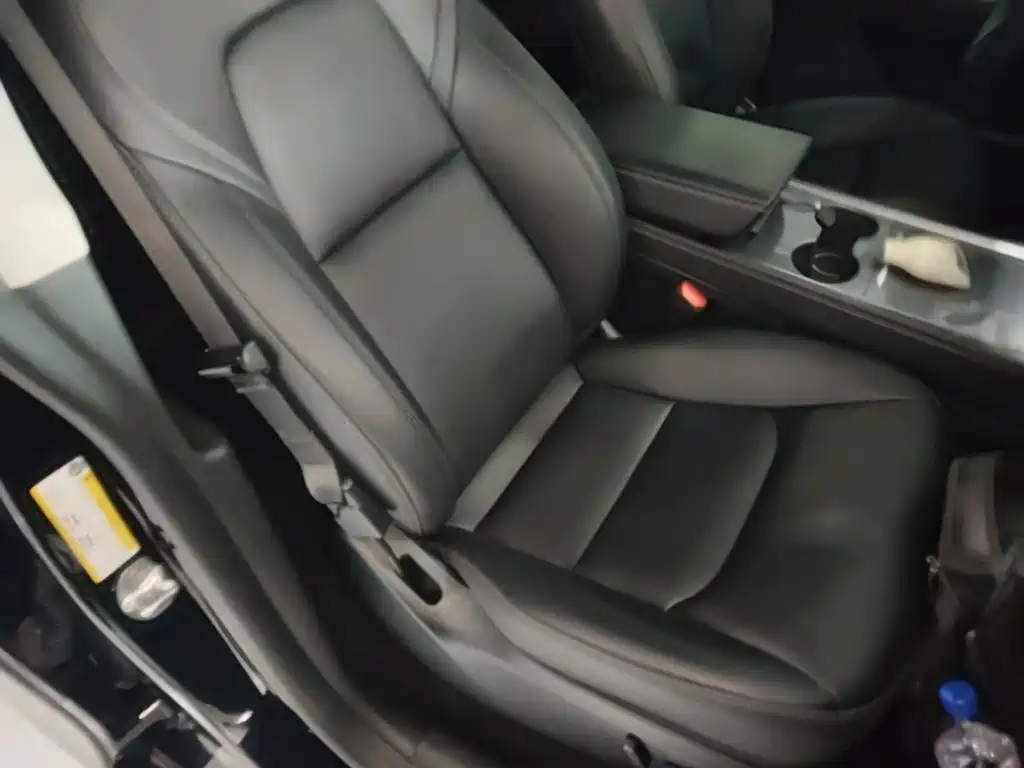 Tesla Model Y — миниатюра 25