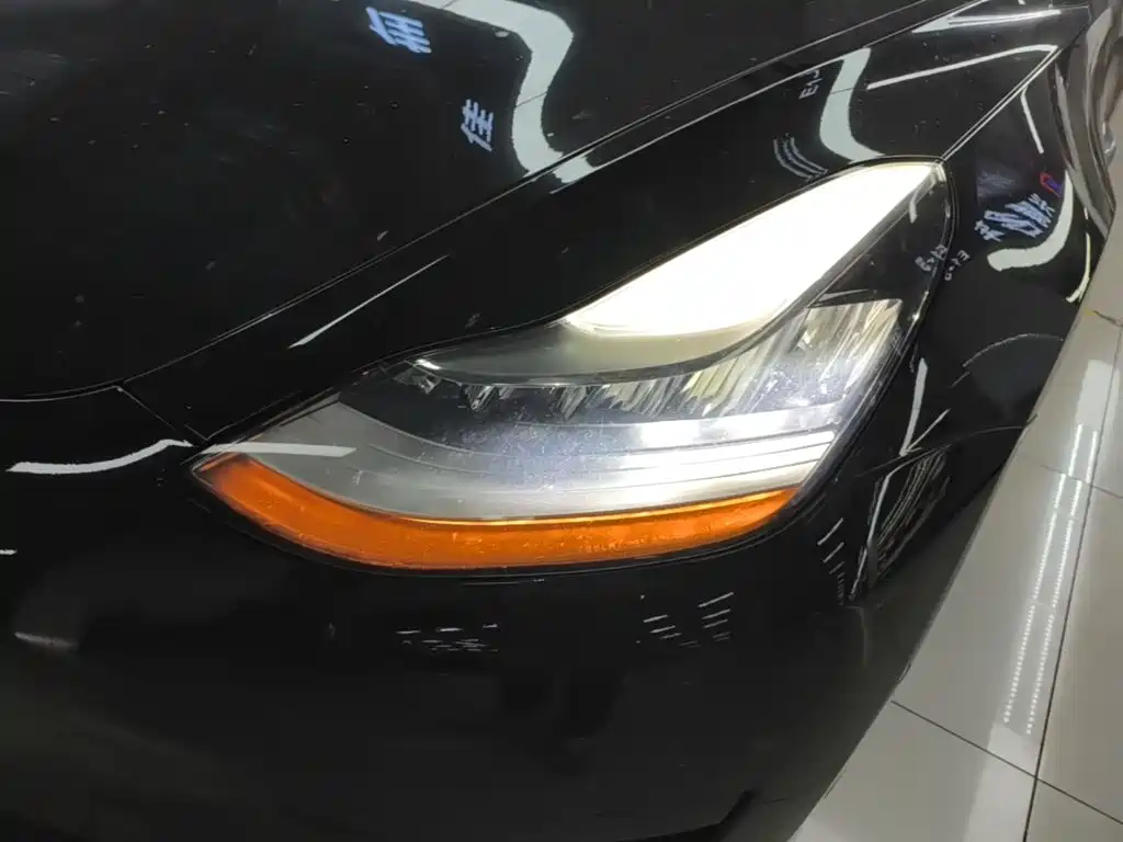 Tesla Model 3 — миниатюра 24