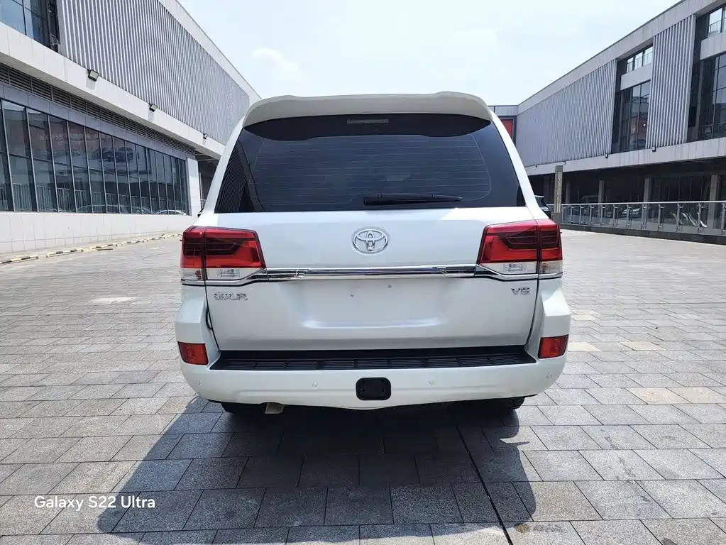 Toyota Land Cruiser — миниатюра 8