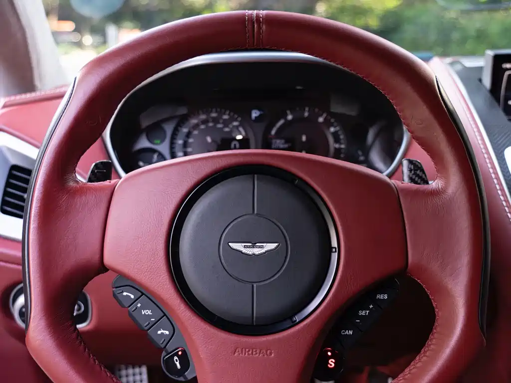 Aston Martin Vanquish — миниатюра 12