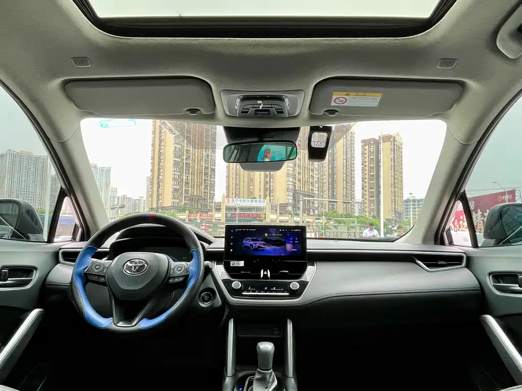 Toyota Corolla Cross — миниатюра 16