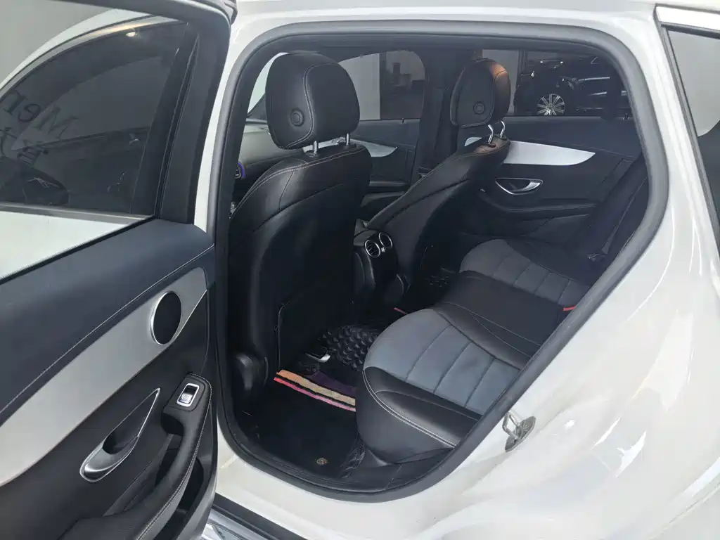 Mercedes-Benz EQC — миниатюра 11