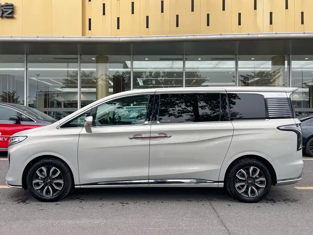 Hongqi HQ9 2023 2.0T