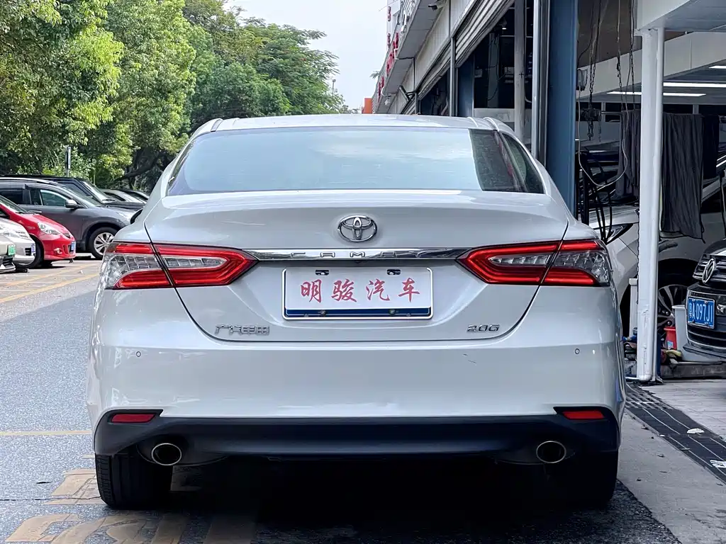 Toyota Camry — миниатюра 5