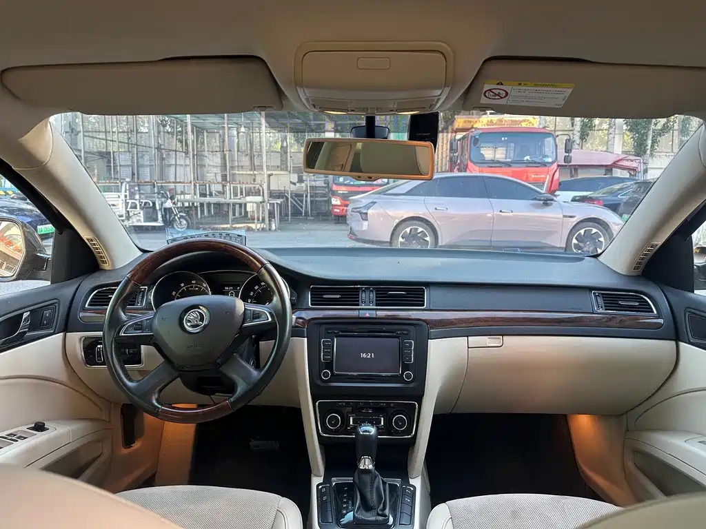 Skoda Superb — миниатюра 15