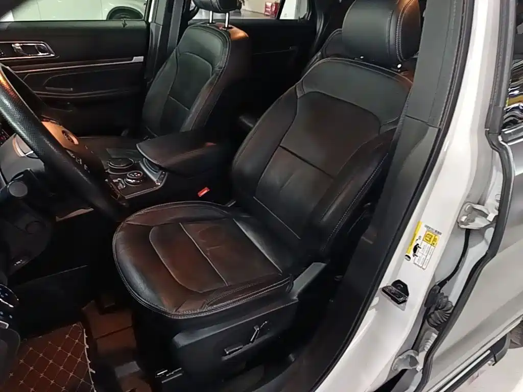Ford Explorer (Import) — миниатюра 15