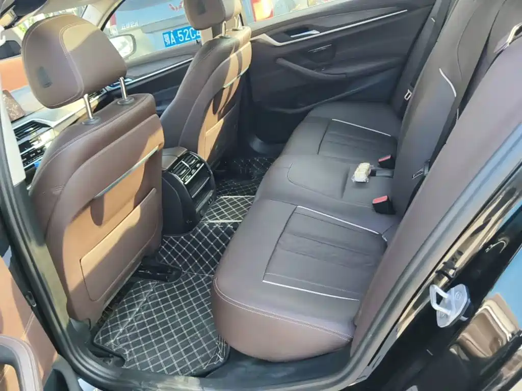 BMW 5 Series — миниатюра 17