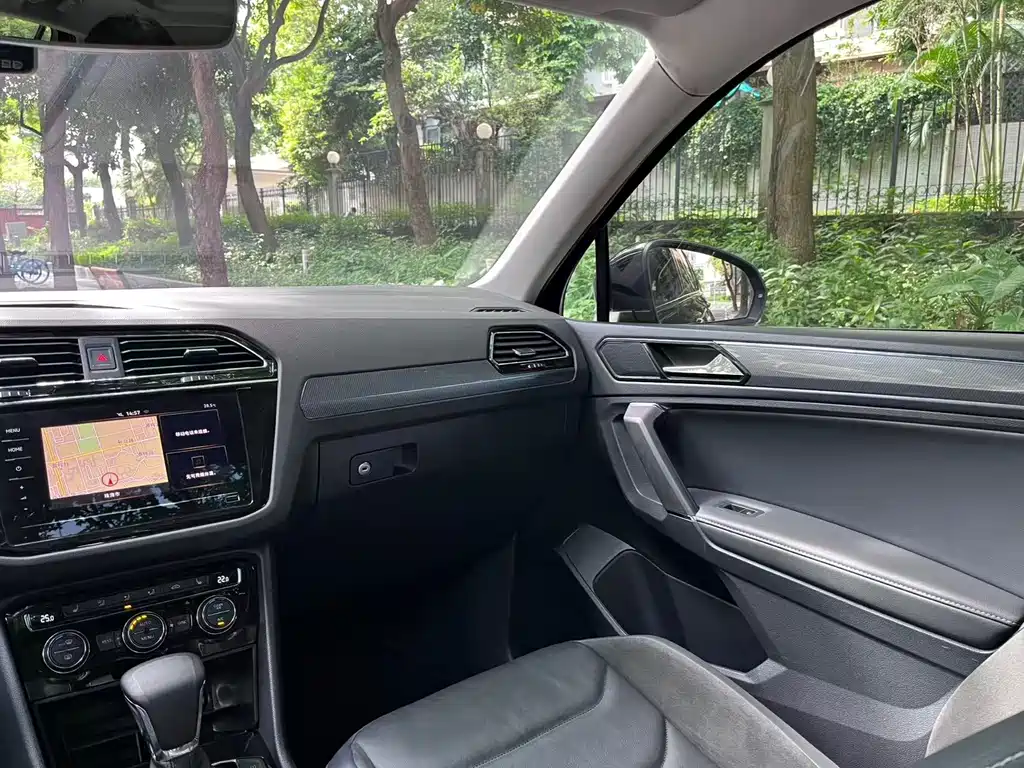 Volkswagen Tiguan L — миниатюра 10