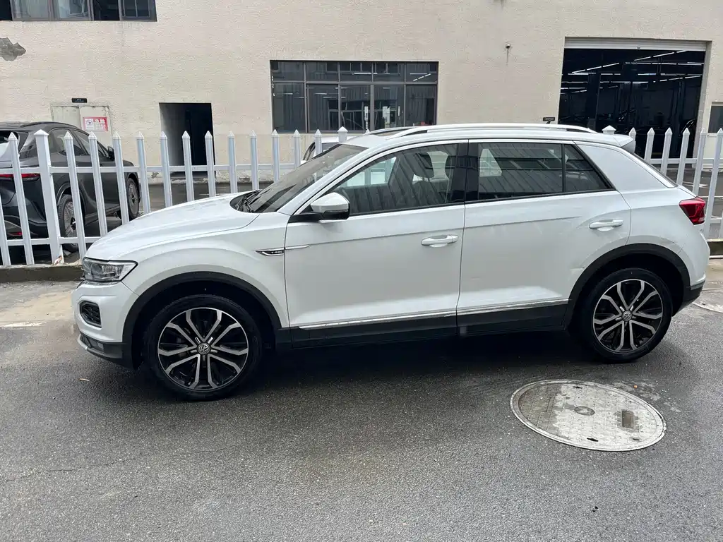 Volkswagen T-Roc — миниатюра 2