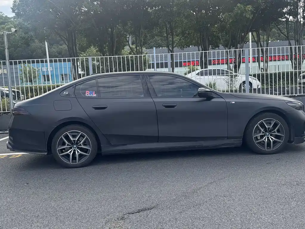 BMW i5 — миниатюра 11