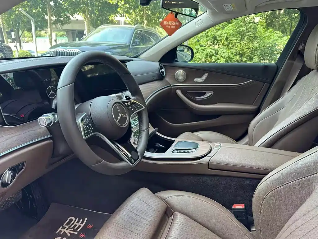Mercedes-Benz E-Class — миниатюра 9