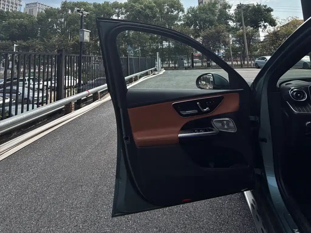 Mercedes-Benz GLC — миниатюра 7