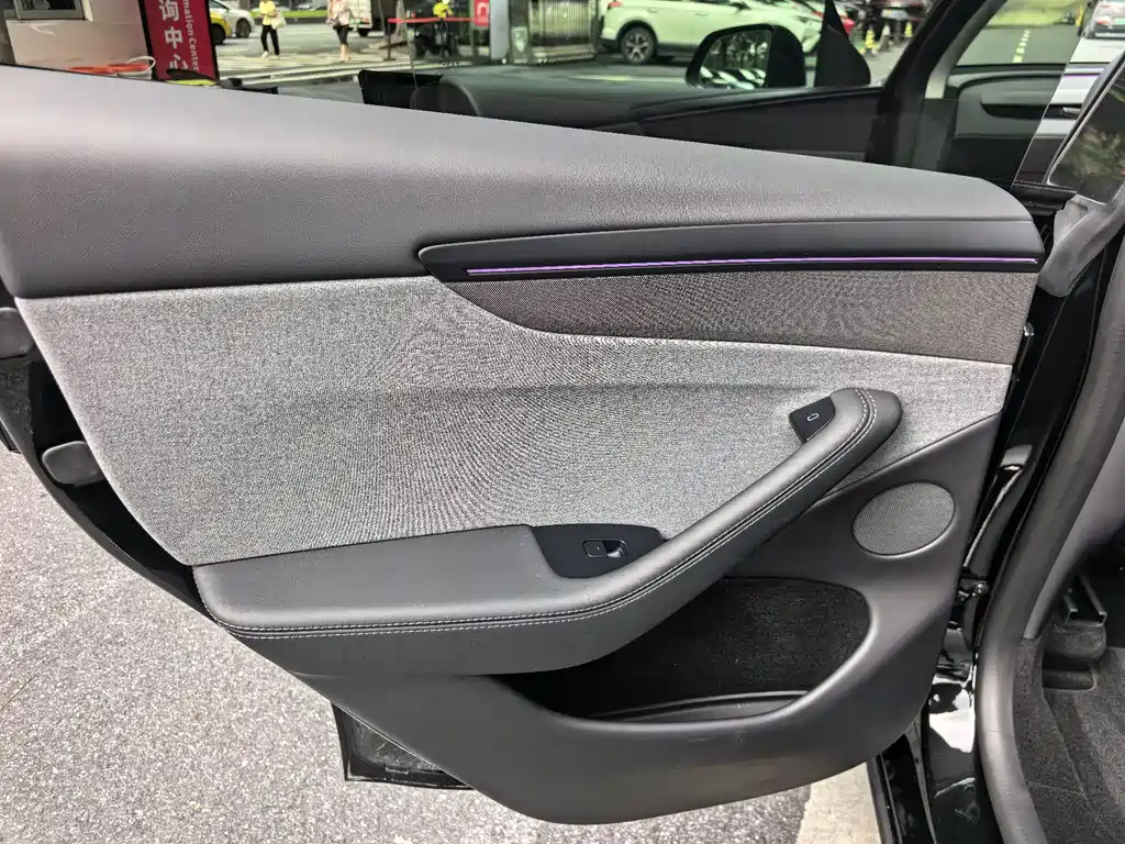 Tesla Model Y — миниатюра 11