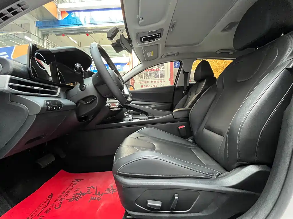 Hyundai Elantra — миниатюра 9