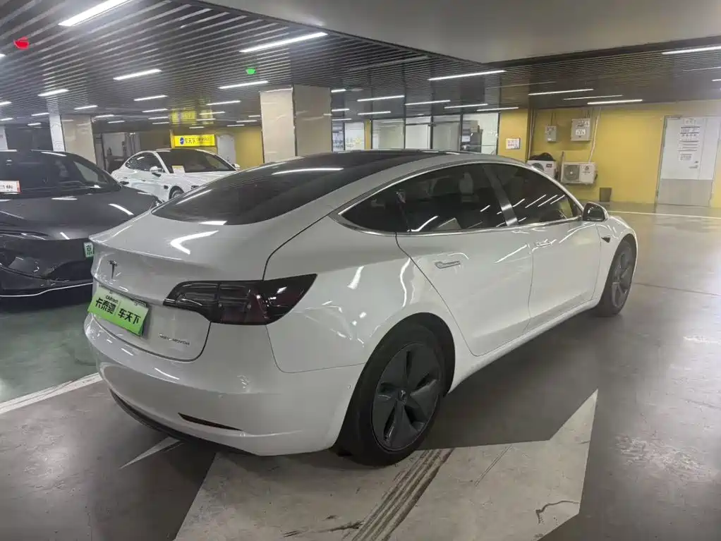 Tesla Model 3 — миниатюра 5