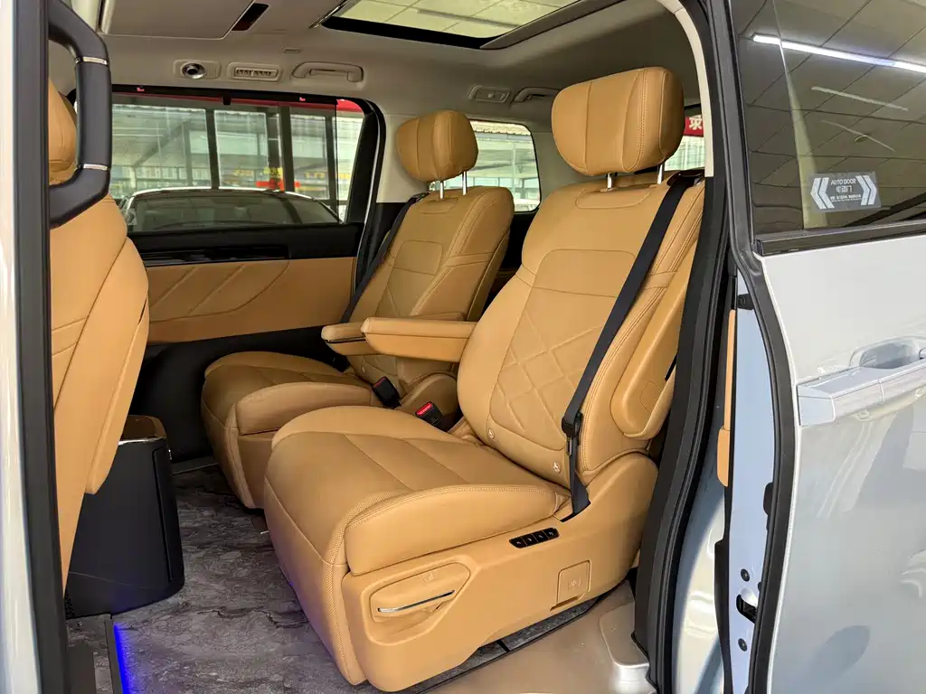 GAC Motor Trumpchi E8 PHEV — миниатюра 6