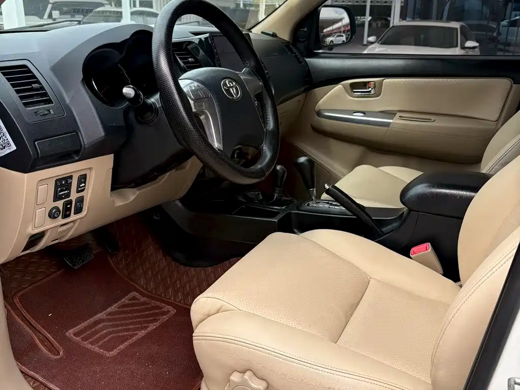 Toyota Fortuner — миниатюра 4