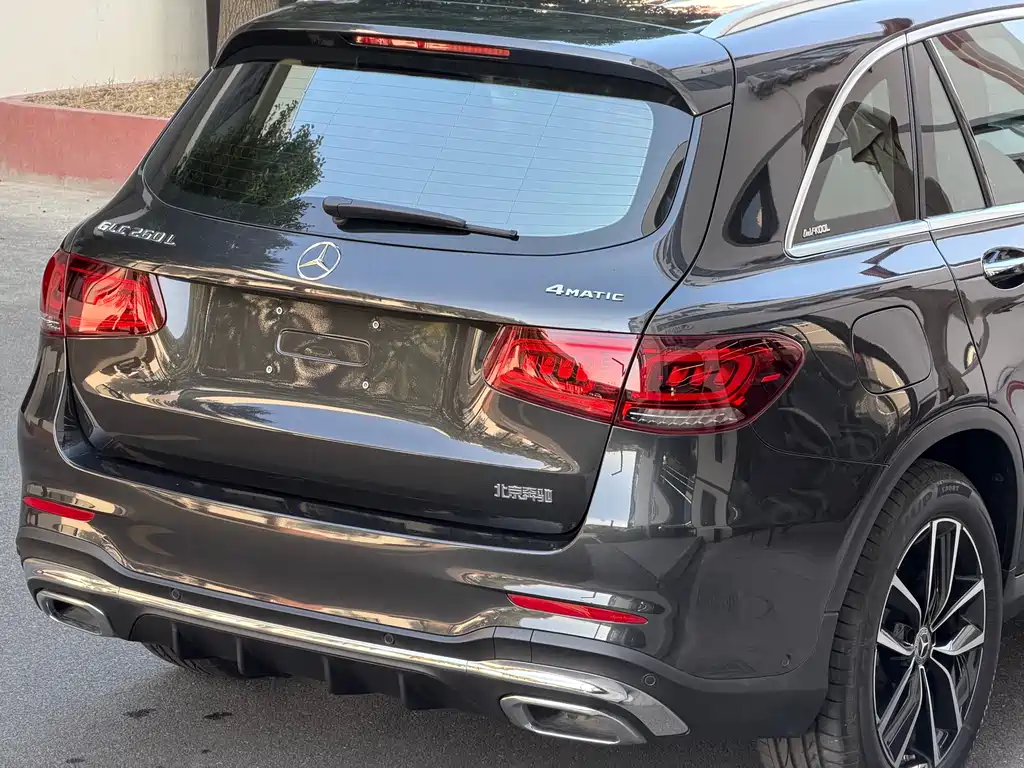 MERCEDES-BENZ GLC