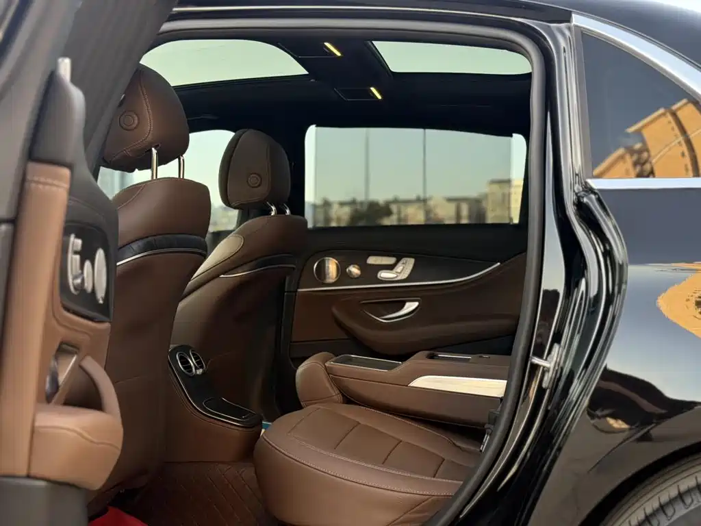 Mercedes-Benz E-Class — миниатюра 8