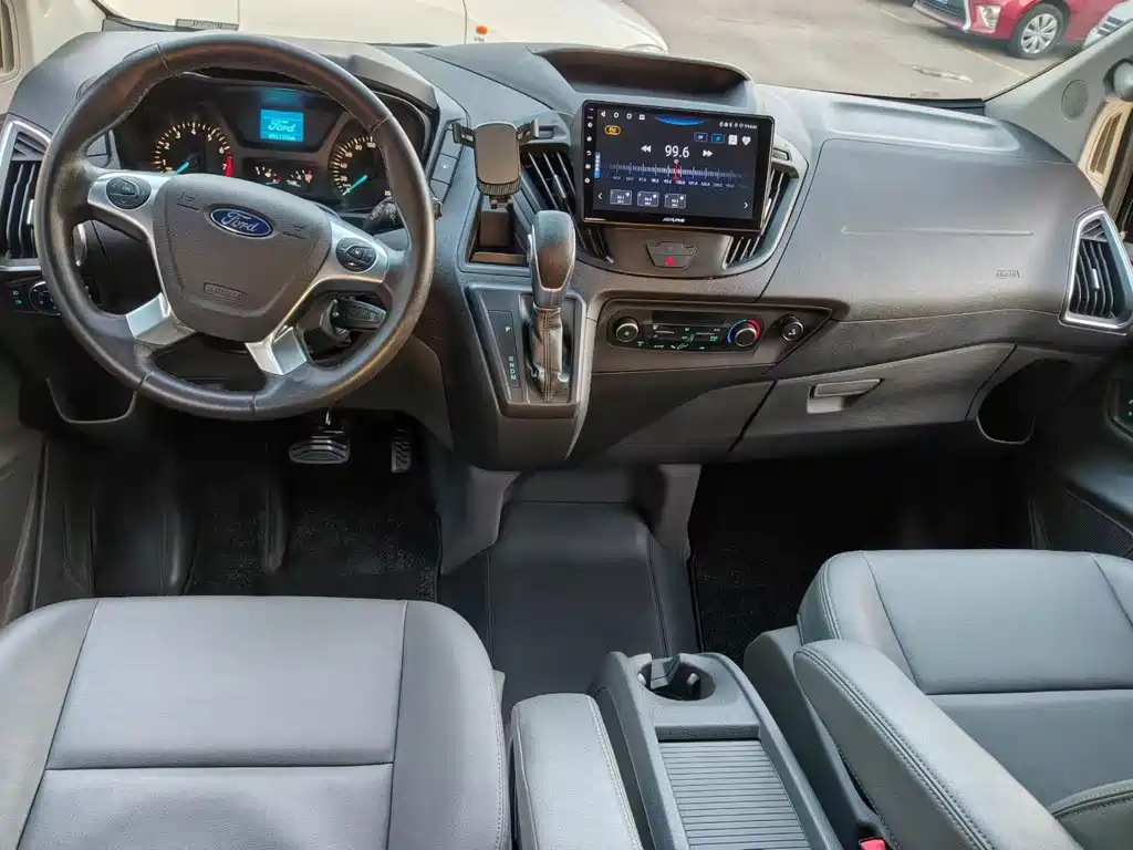 Ford Tourneo — миниатюра 3