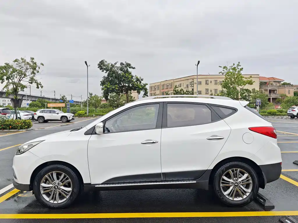 Hyundai BAIC Hyundai ix35 ix35 2013 2.0L AT GLS IV