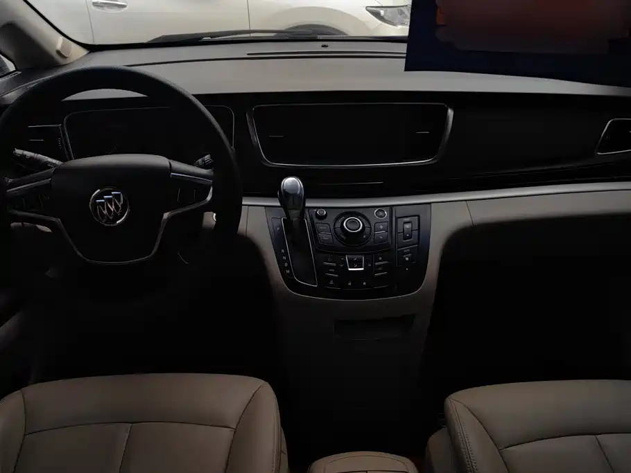Buick GL8 — миниатюра 12