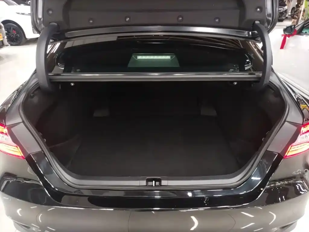 Toyota Camry — миниатюра 19