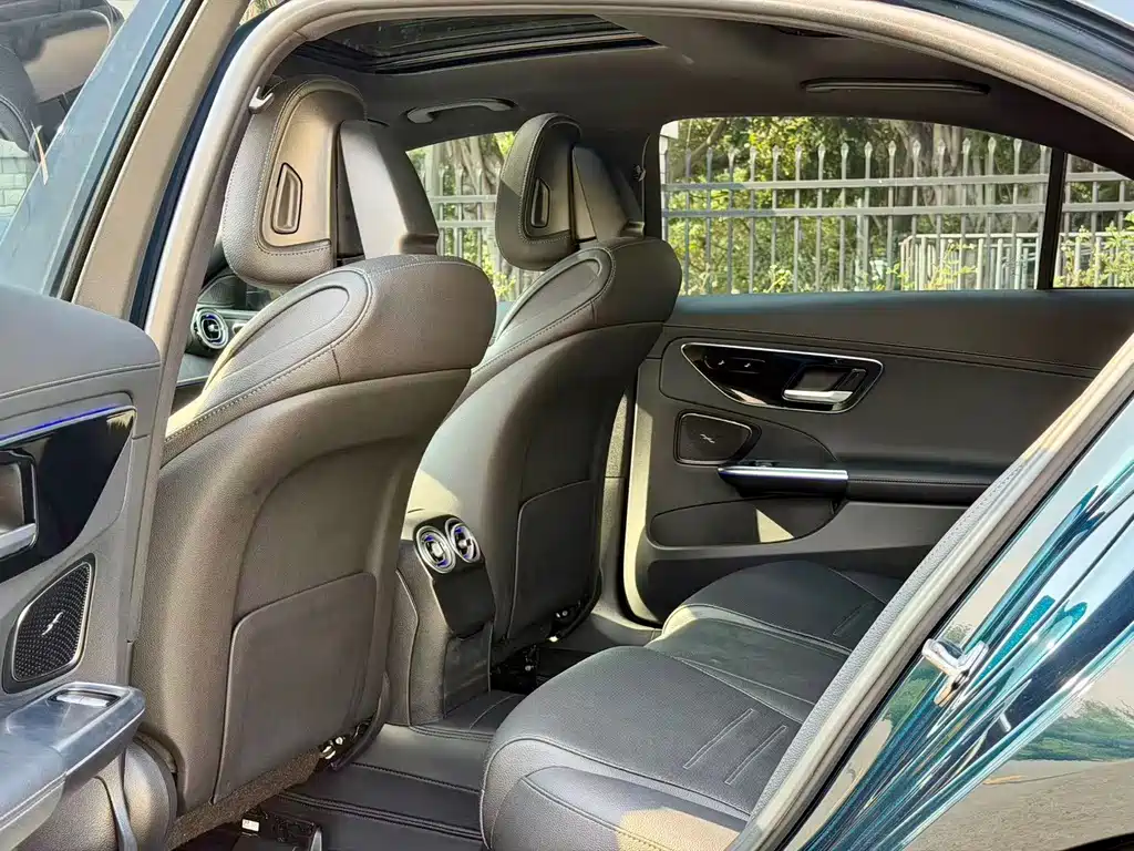 Mercedes-Benz C-Class — миниатюра 4