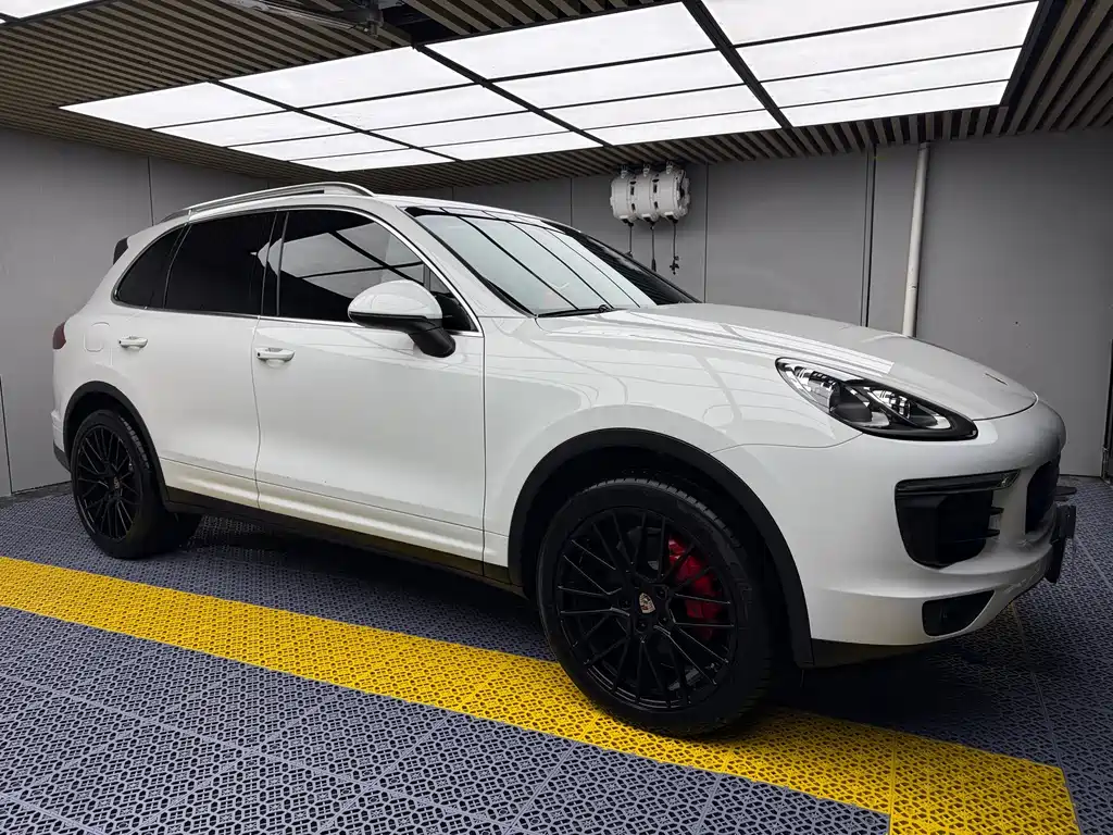 Porsche Cayenne — миниатюра 7
