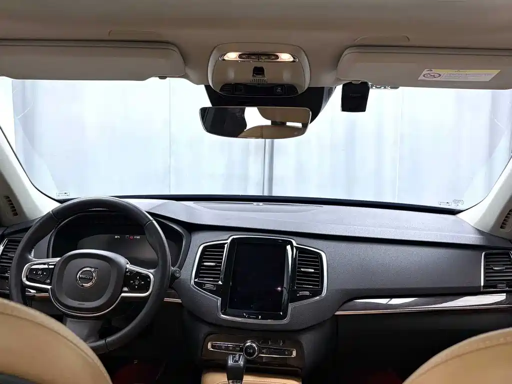 Volvo XC90 2015 T6 7 мест
