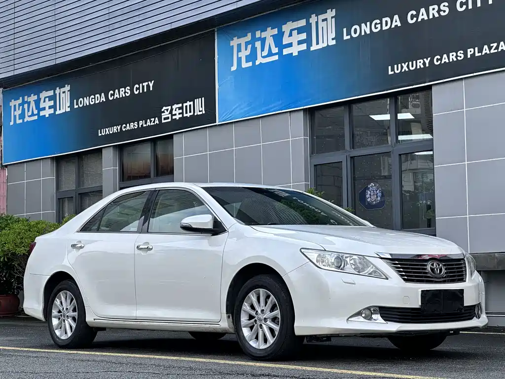 Toyota Camry — миниатюра 3