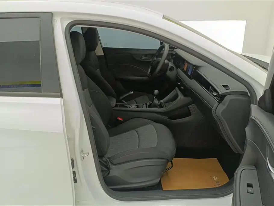Roewe i5 2023 1.5L MT