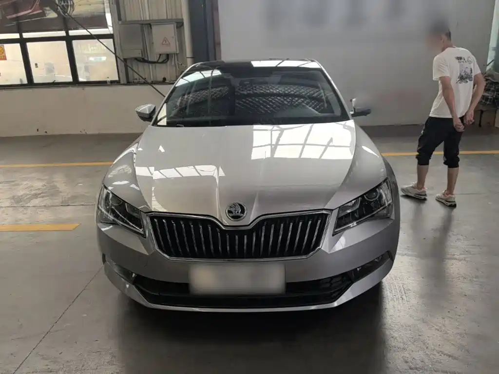 Skoda Superb — миниатюра 3