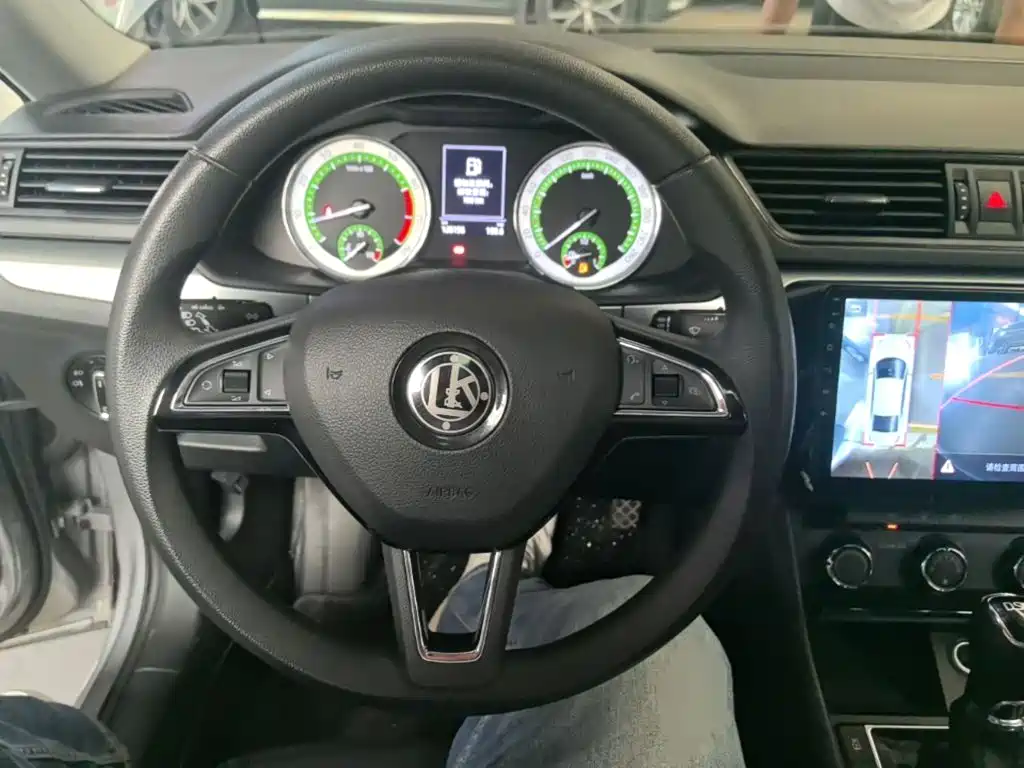 Skoda Superb — миниатюра 11