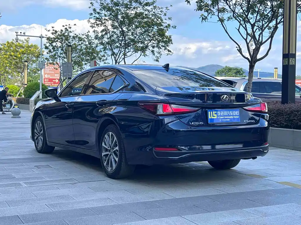 Lexus ES — миниатюра 5