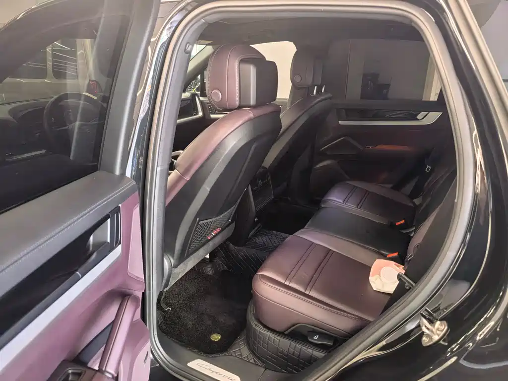 Porsche Cayenne — миниатюра 5