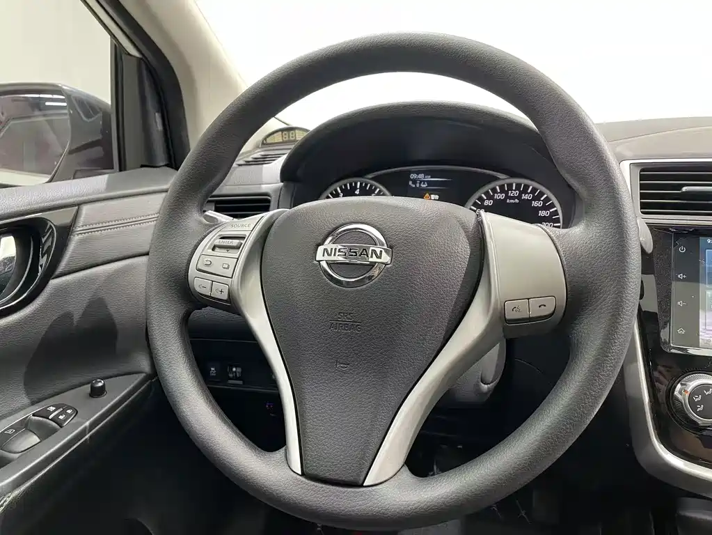 Nissan Tiida — миниатюра 17