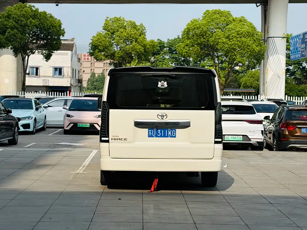 Toyota Hiace — миниатюра 3