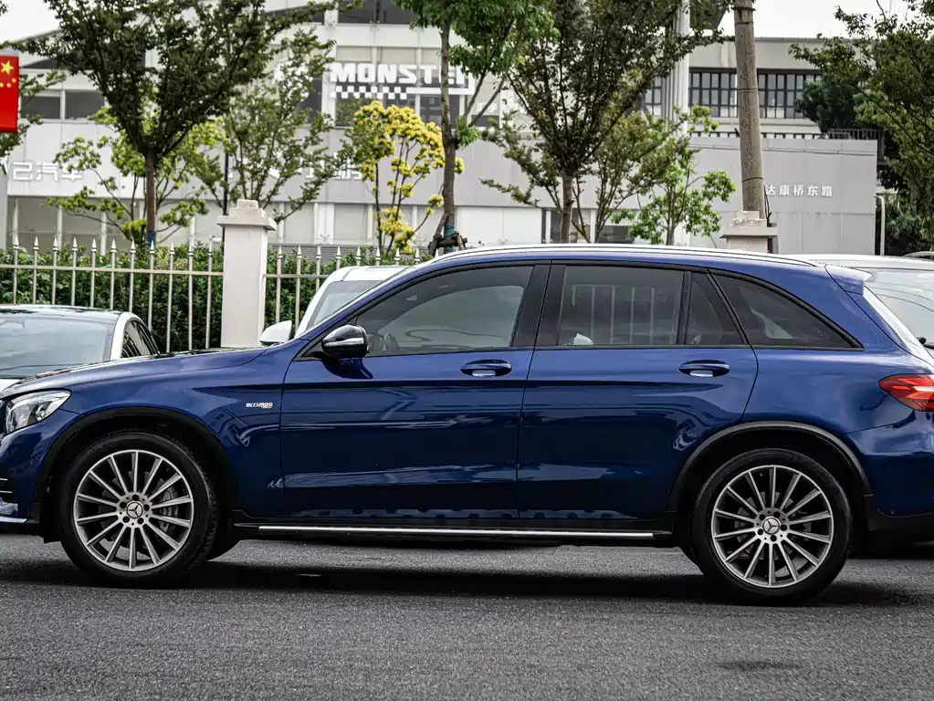 MERCEDES-BENZ GLC AMG