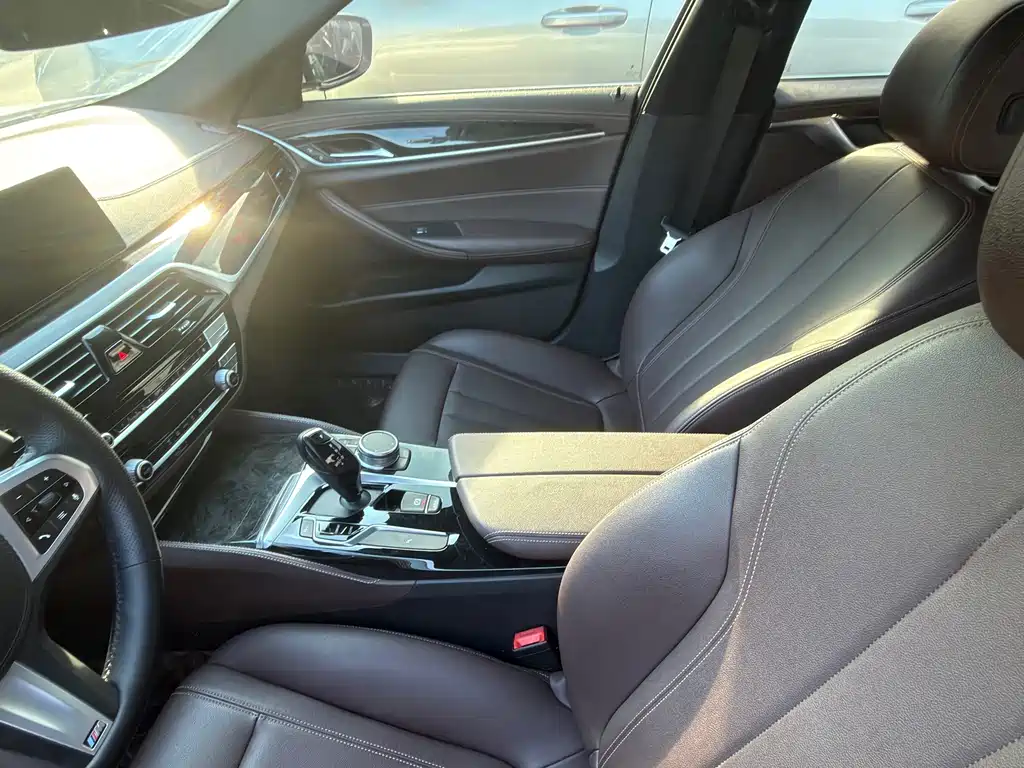 BMW 5 Series — миниатюра 6