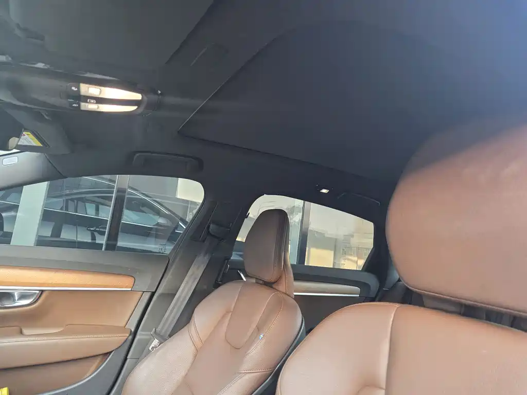 Volvo S90 — миниатюра 10
