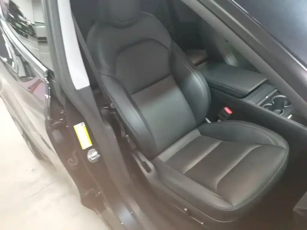 Tesla Model Y — миниатюра 25