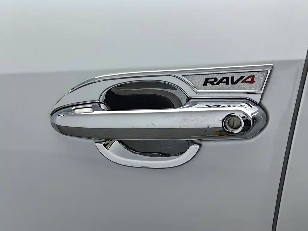 Toyota RAV4 — миниатюра 18