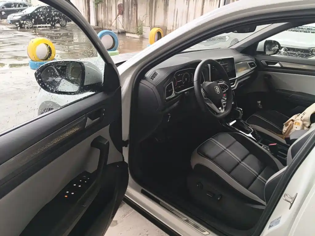 Volkswagen T-Roc — миниатюра 16