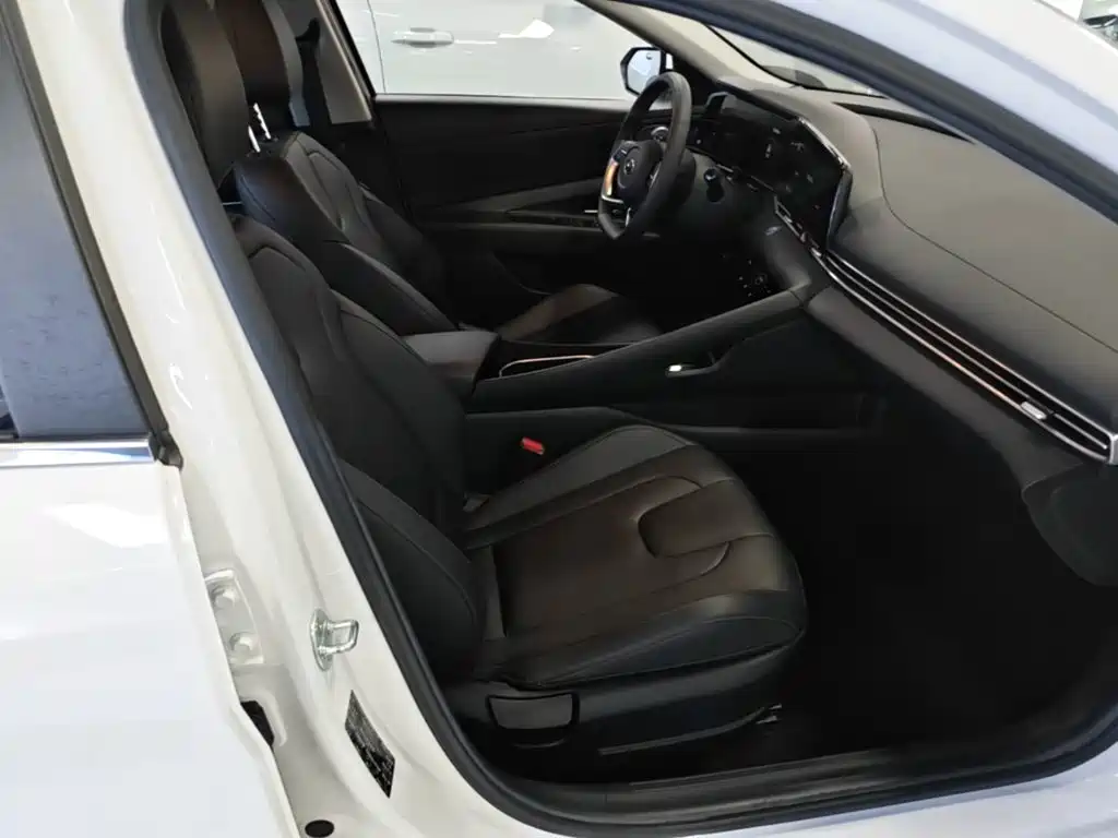 Hyundai Elantra — миниатюра 25