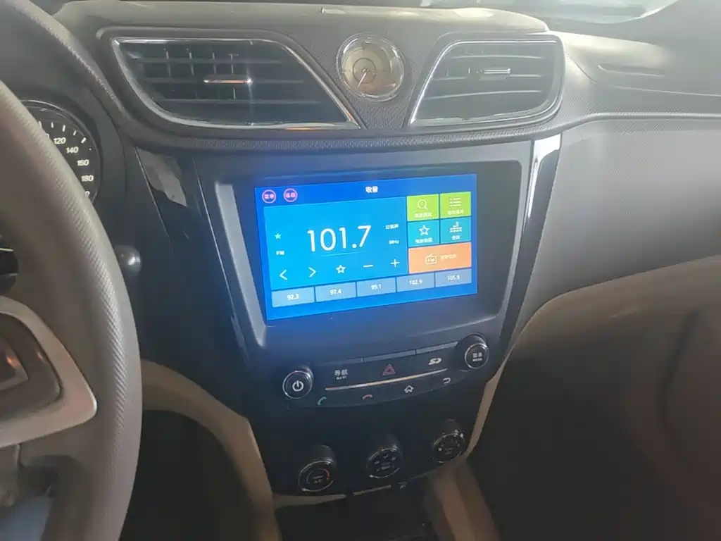 Wuling Hongguang — миниатюра 13