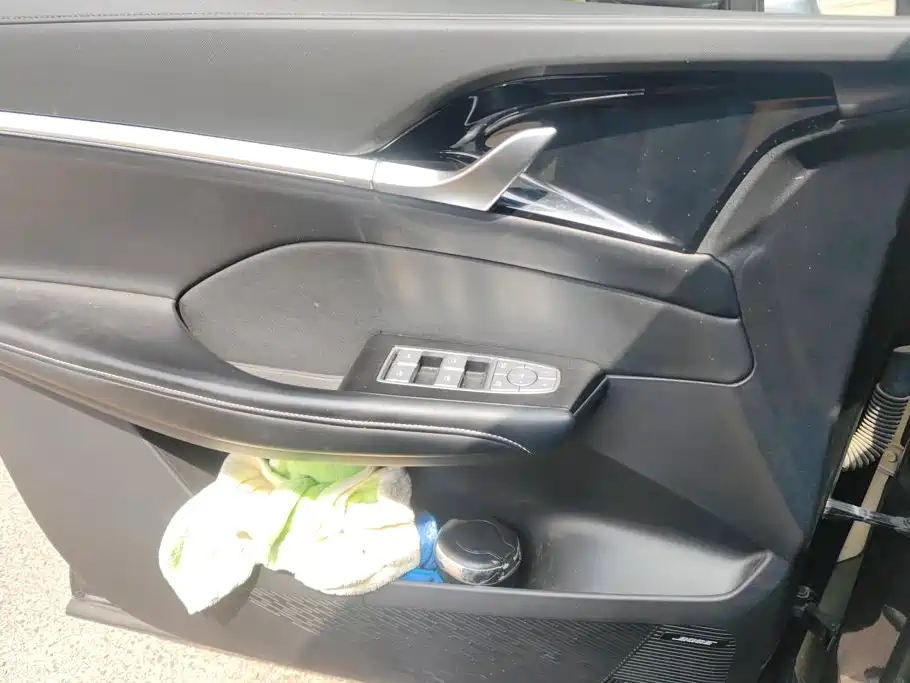 Roewe RX5 eMAX — миниатюра 7
