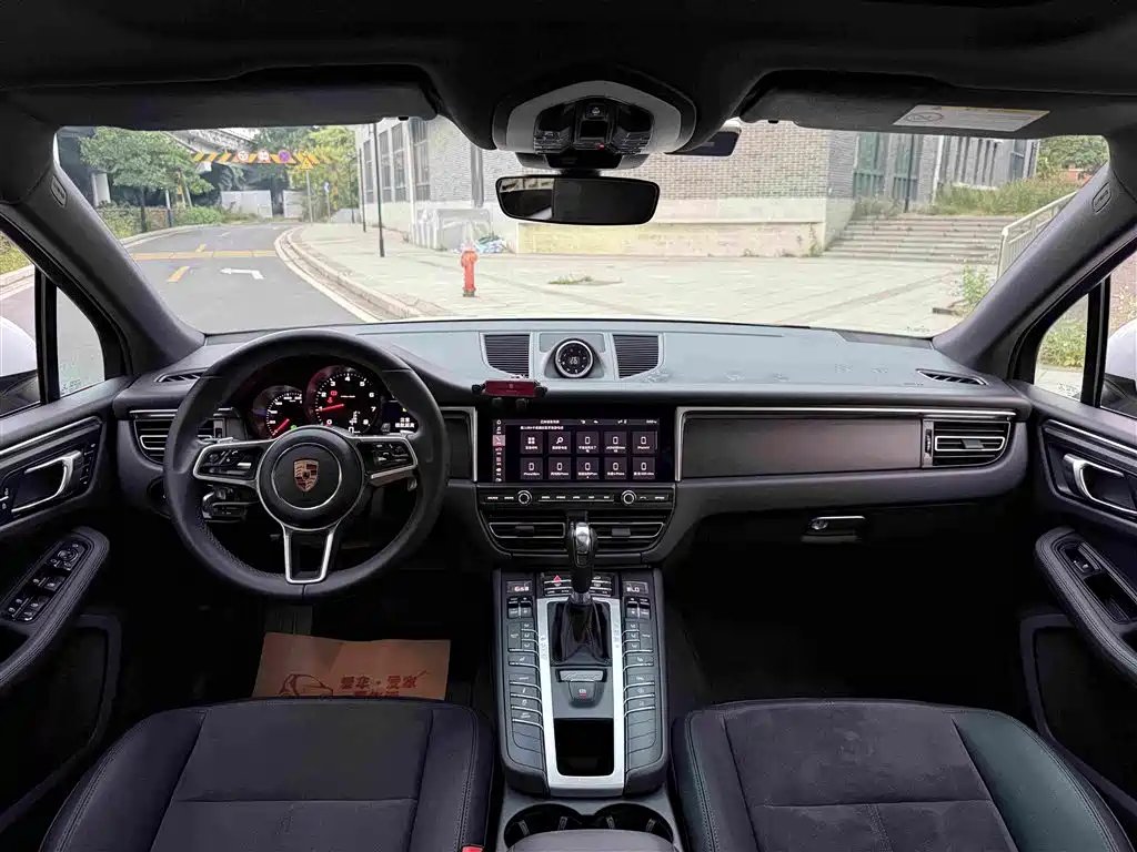 Porsche Macan — миниатюра 8