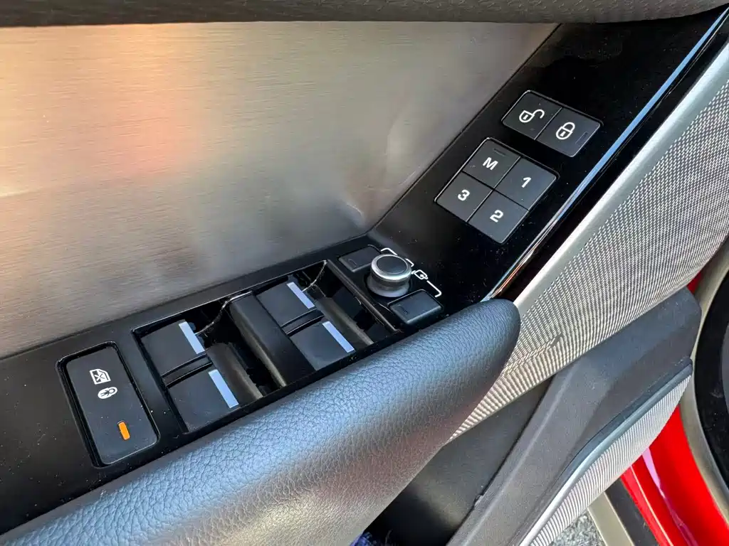 Land Rover Velar — миниатюра 8