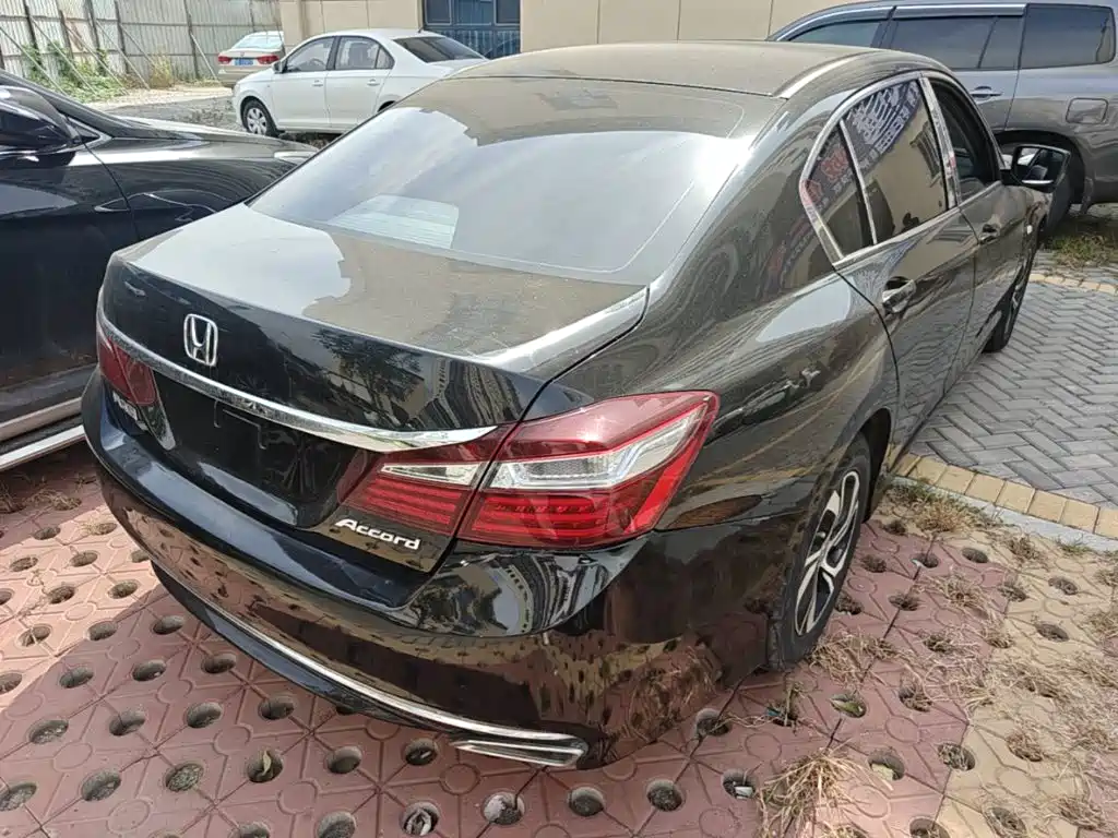 Honda Accord — миниатюра 7